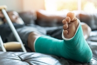 Symptoms and Treatment for a Broken Ankle